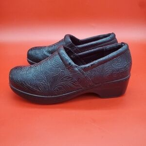 Yuu Bethanee Clogs Women's 7.5M Black Shoes